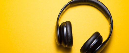 Bleib auf dem Laufenden!  7 Business-Podcasts kurz vorgestellt