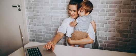 Gründen für Alleinerziehende: Balance zwischen Kind und Business